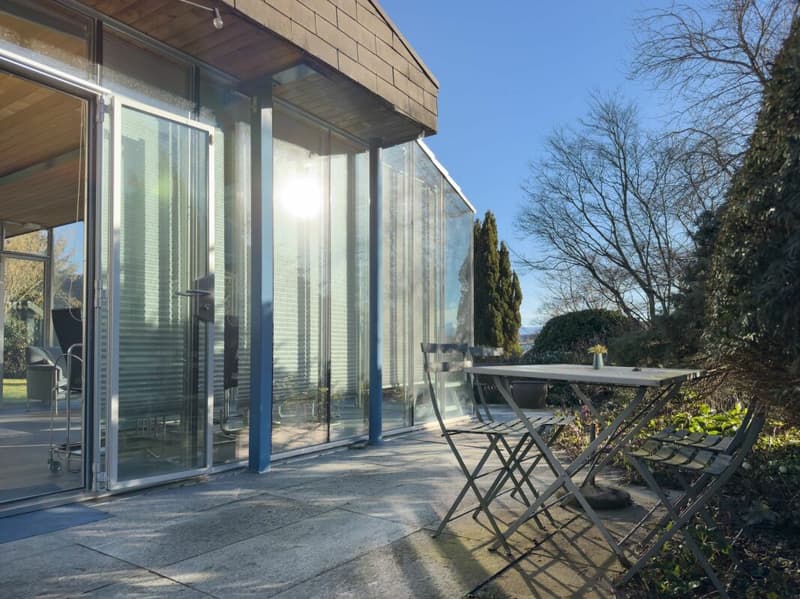 Detached 7-room single-family house with luxurious winter garden, beautiful surroundings, and outdoor swimming pool (20)