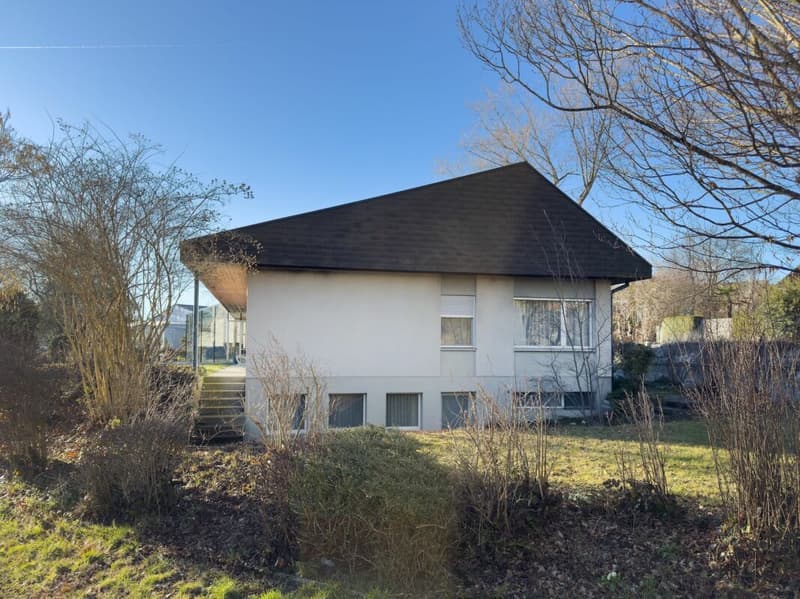 Detached 7-room single-family house with luxurious winter garden, beautiful surroundings, and outdoor swimming pool (36)