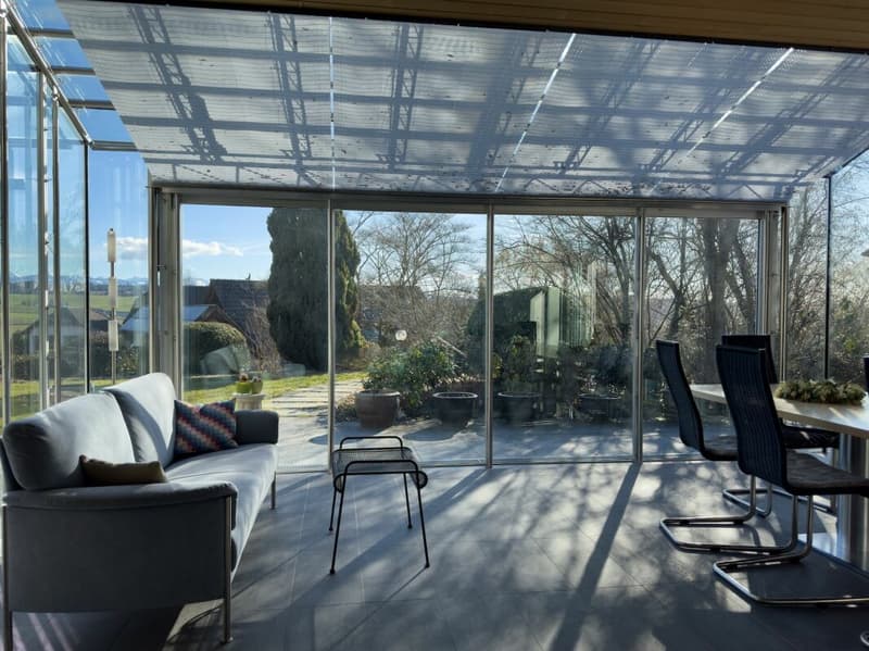 Detached 7-room single-family house with luxurious winter garden, beautiful surroundings, and outdoor swimming pool (16)