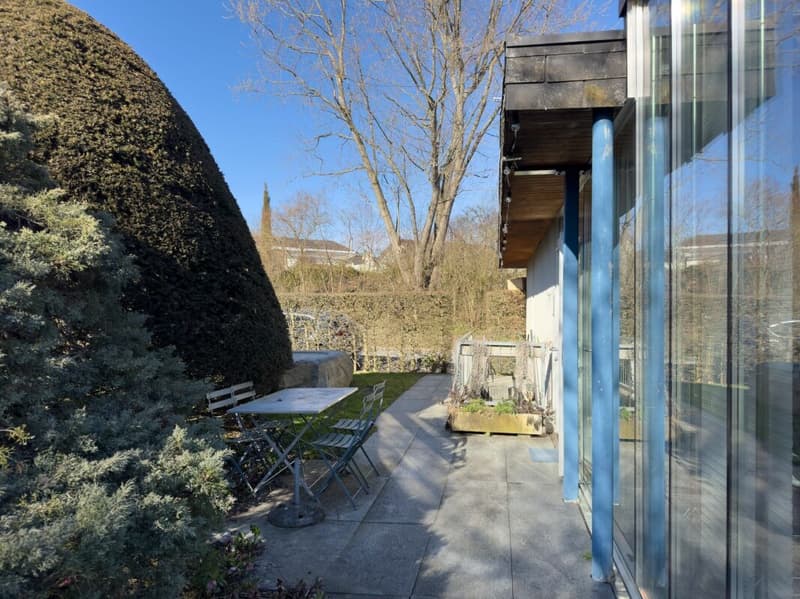 Detached 7-room single-family house with luxurious winter garden, beautiful surroundings, and outdoor swimming pool (22)