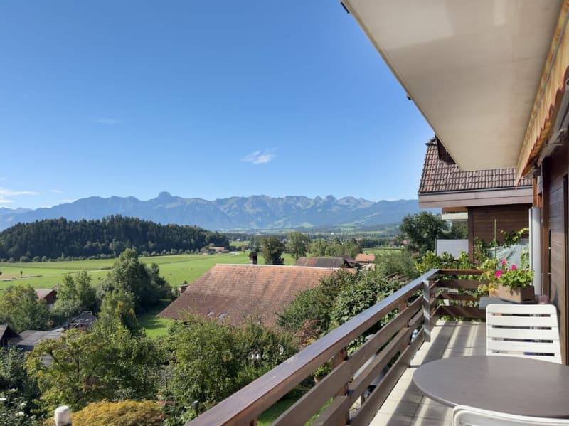 Ideally located between Thun and Bern - approximately 15 minutes to Thun, approximately 25 minutes to Bern. (32)