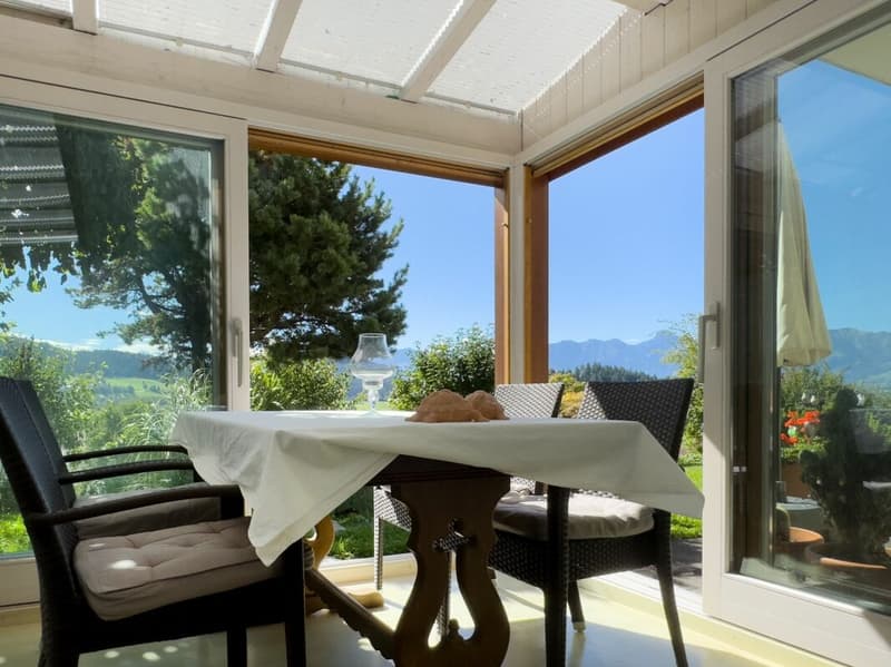 Ideally located between Thun and Bern - approximately 15 minutes to Thun, approximately 25 minutes to Bern. (24)