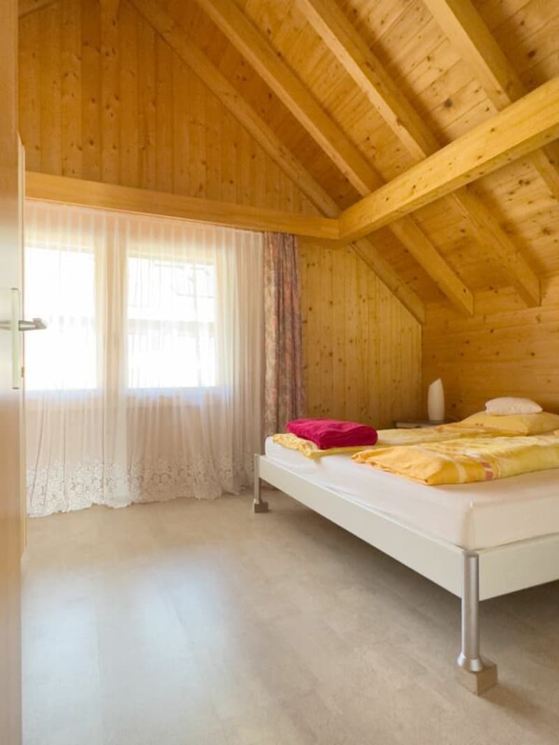 Ideally located between Thun and Bern - approximately 15 minutes to Thun, approximately 25 minutes to Bern. (13)