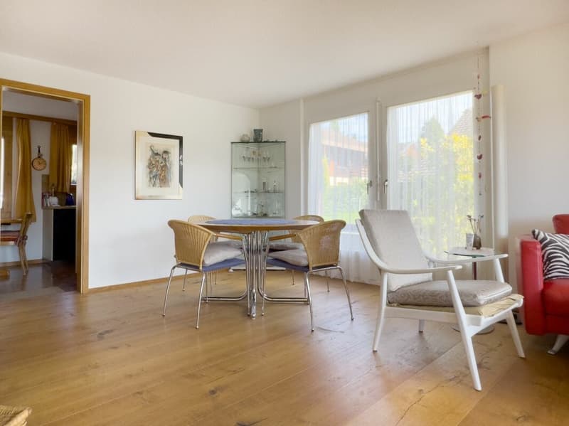 Ideally located between Thun and Bern - approximately 15 minutes to Thun, approximately 25 minutes to Bern. (11)
