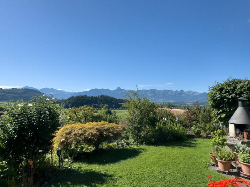 Ideally located between Thun and Bern - approximately 15 minutes to Thun, approximately 25 minutes to Bern. (20)