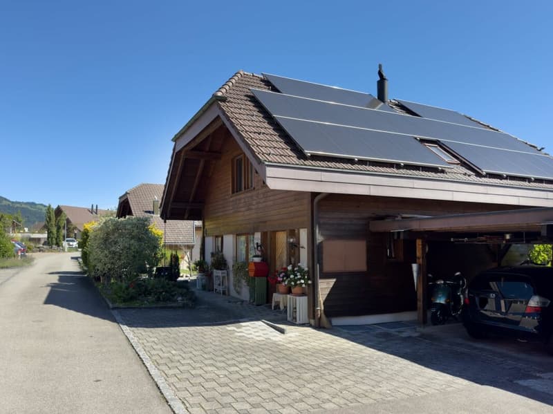 Ideally located between Thun and Bern - approximately 15 minutes to Thun, approximately 25 minutes to Bern. (31)