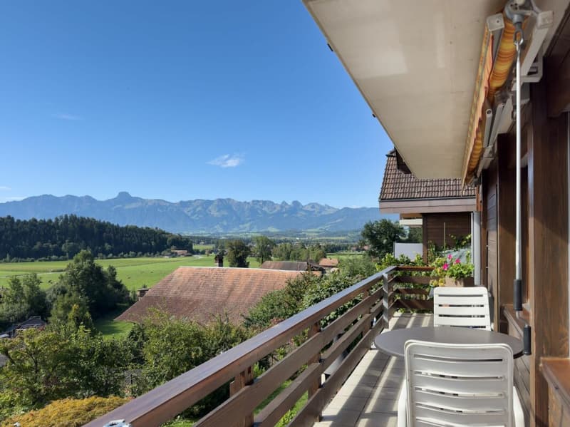 Ideally located between Thun and Bern - approximately 15 minutes to Thun, approximately 25 minutes to Bern. (22)