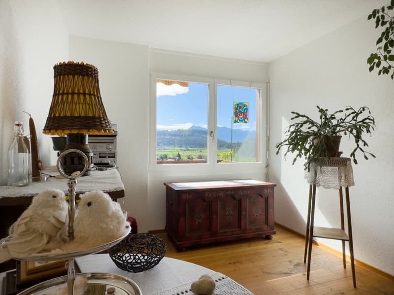 Ideally located between Thun and Bern - approximately 15 minutes to Thun, approximately 25 minutes to Bern. (9)