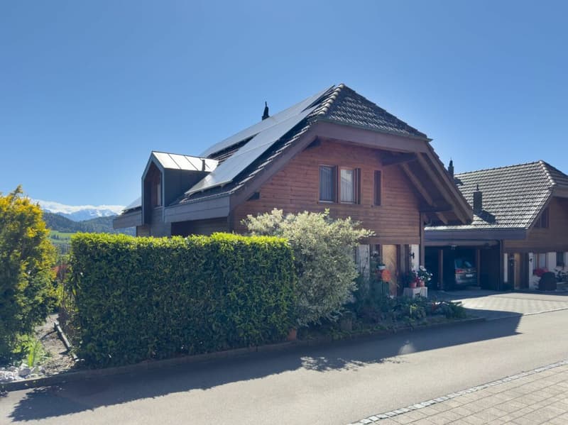 Ideally located between Thun and Bern - approximately 15 minutes to Thun, approximately 25 minutes to Bern. (29)