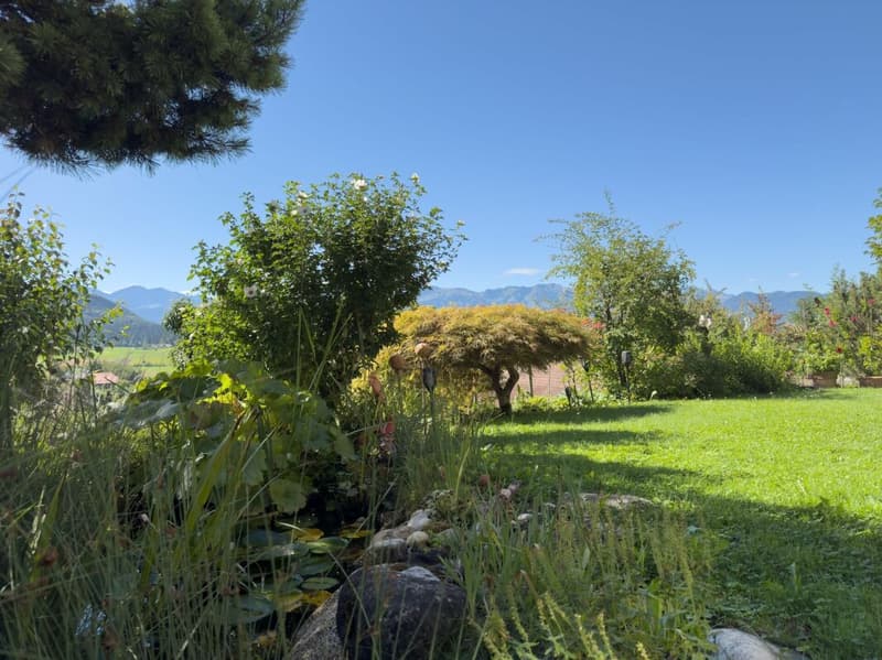 Ideally located between Thun and Bern - approximately 15 minutes to Thun, approximately 25 minutes to Bern. (21)