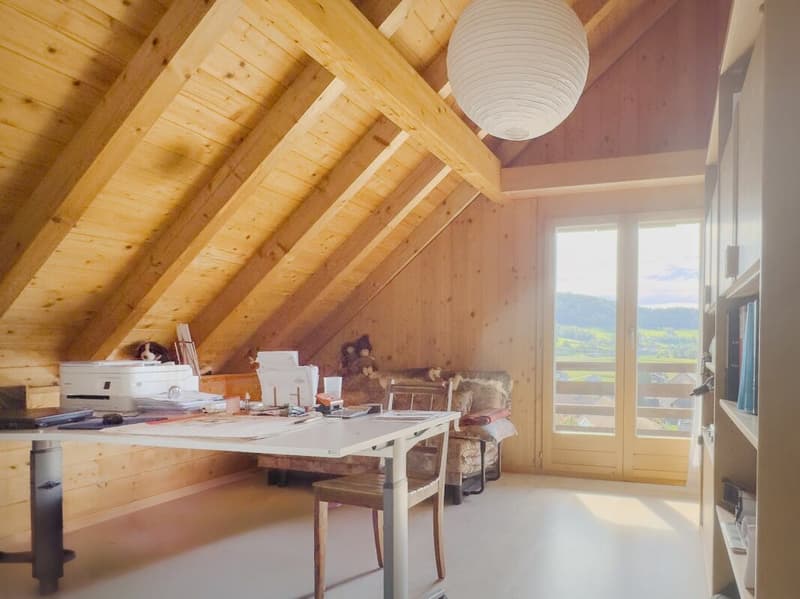 Ideally located between Thun and Bern - approximately 15 minutes to Thun, approximately 25 minutes to Bern. (14)