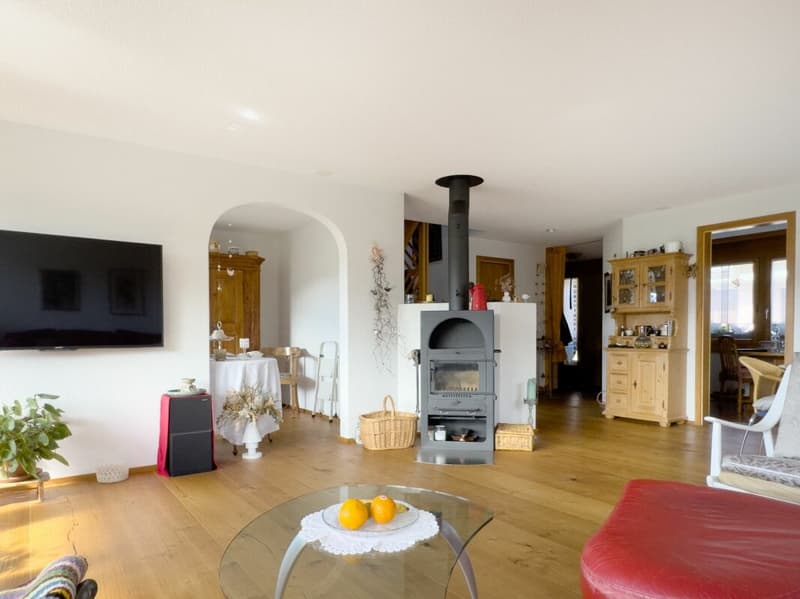 Ideally located between Thun and Bern - approximately 15 minutes to Thun, approximately 25 minutes to Bern. (8)