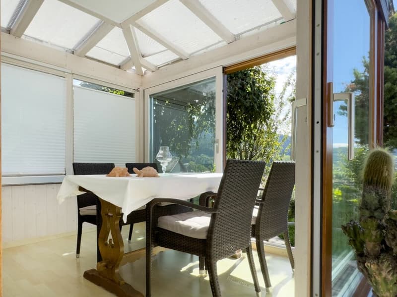 Ideally located between Thun and Bern - approximately 15 minutes to Thun, approximately 25 minutes to Bern. (25)