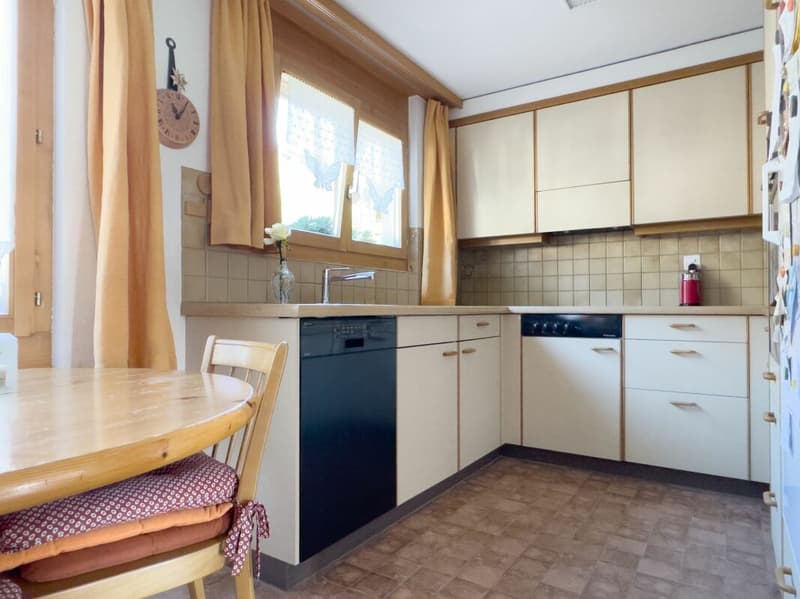 Ideally located between Thun and Bern - approximately 15 minutes to Thun, approximately 25 minutes to Bern. (12)