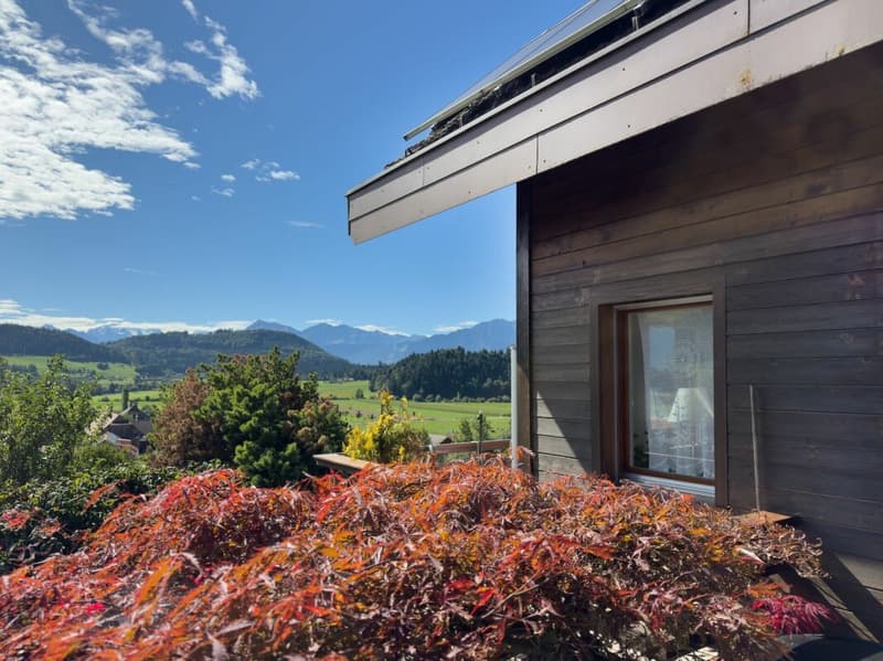 Ideally located between Thun and Bern - approximately 15 minutes to Thun, approximately 25 minutes to Bern. (2)