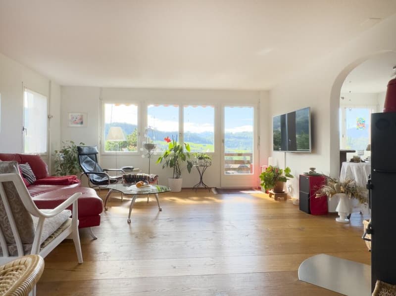 Ideally located between Thun and Bern - approximately 15 minutes to Thun, approximately 25 minutes to Bern. (6)