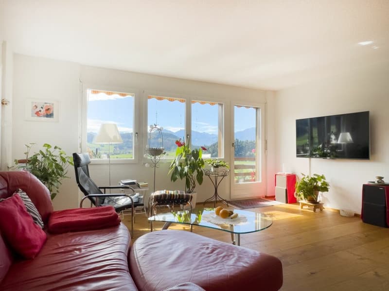 Ideally located between Thun and Bern - approximately 15 minutes to Thun, approximately 25 minutes to Bern. (4)