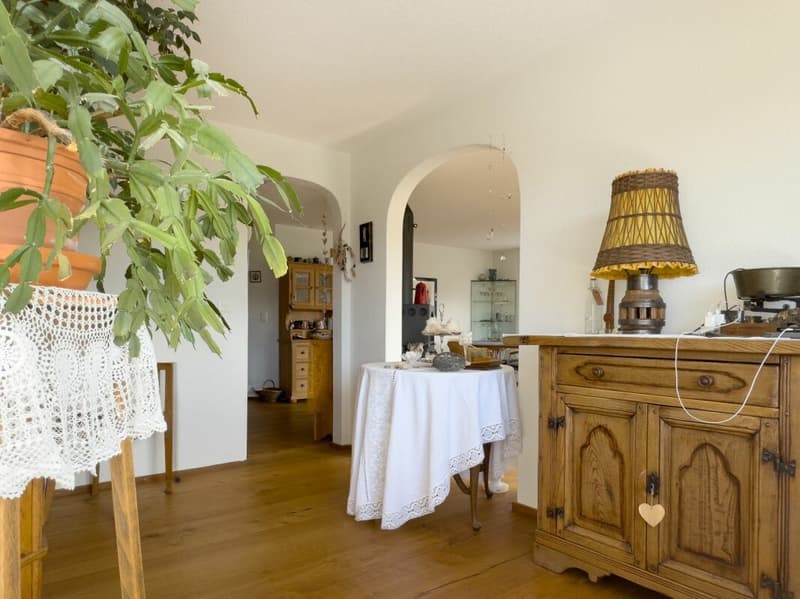 Ideally located between Thun and Bern - approximately 15 minutes to Thun, approximately 25 minutes to Bern. (10)