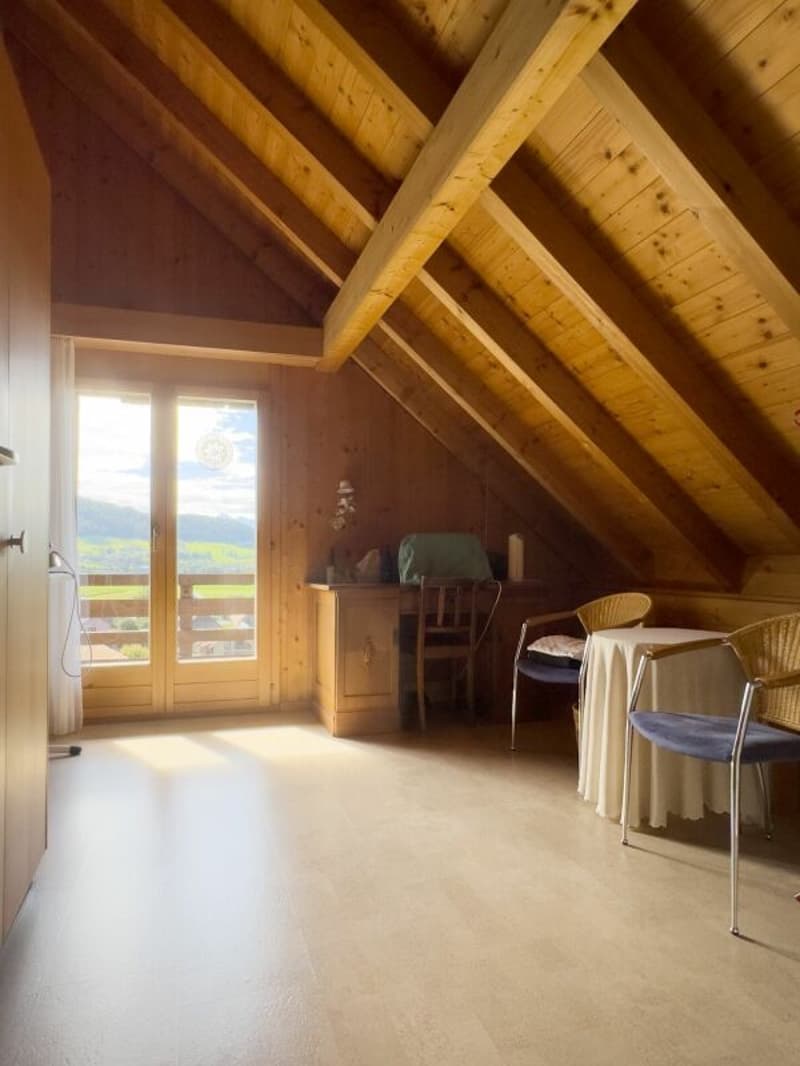 Ideally located between Thun and Bern - approximately 15 minutes to Thun, approximately 25 minutes to Bern. (15)