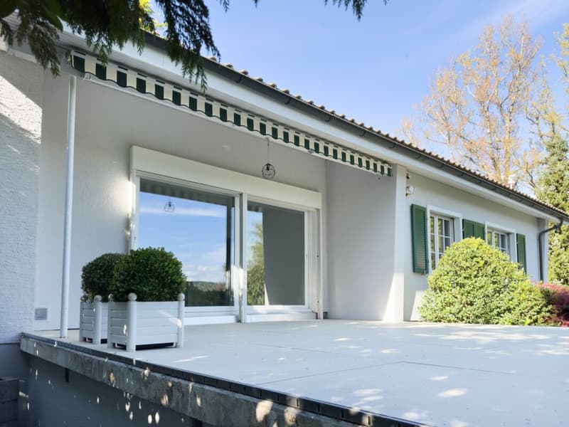 Detached 6-room single-family house in country house style with swimming pool and garage as well as 3-4 outdoor parking spaces (25)