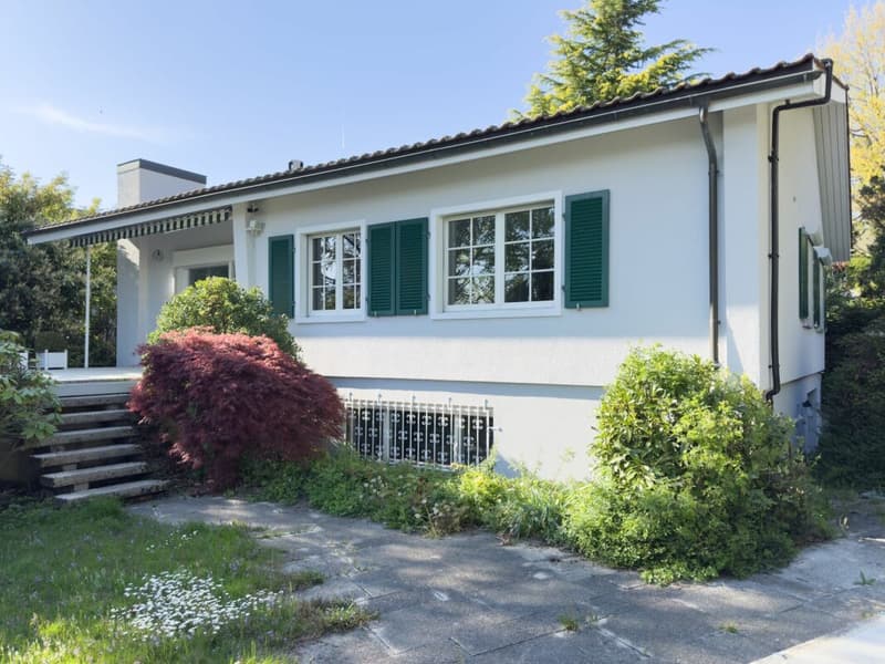 Detached 6-room single-family house in country house style with swimming pool and garage as well as 3-4 outdoor parking spaces (24)