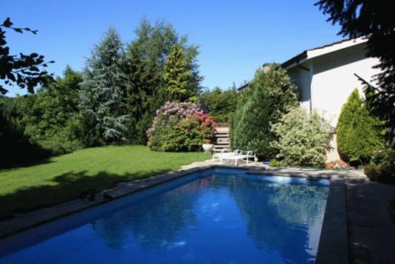 Detached 6-room single-family house in country house style with swimming pool and garage as well as 3-4 outdoor parking spaces (28)