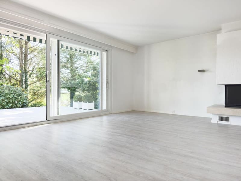 Detached 6-room single-family house in country house style with swimming pool and garage as well as 3-4 outdoor parking spaces (5)