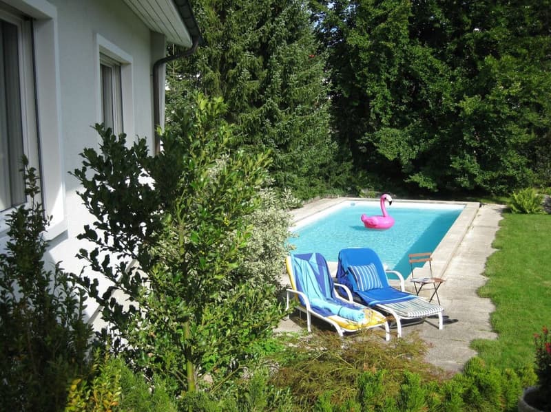 Detached 6-room single-family house in country house style with swimming pool and garage as well as 3-4 outdoor parking spaces (2)