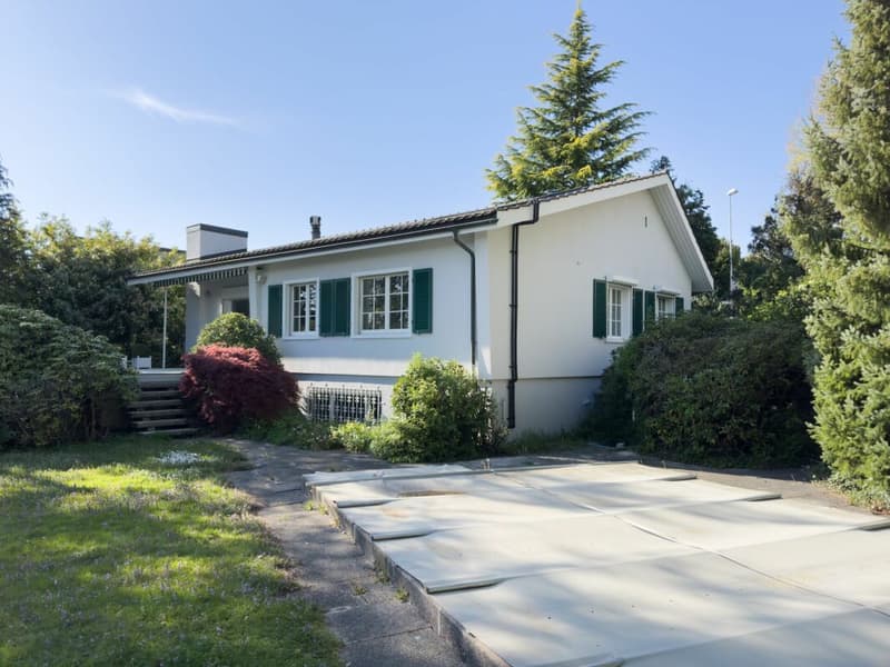 Detached 6-room single-family house in country house style with swimming pool and garage as well as 3-4 outdoor parking spaces (27)