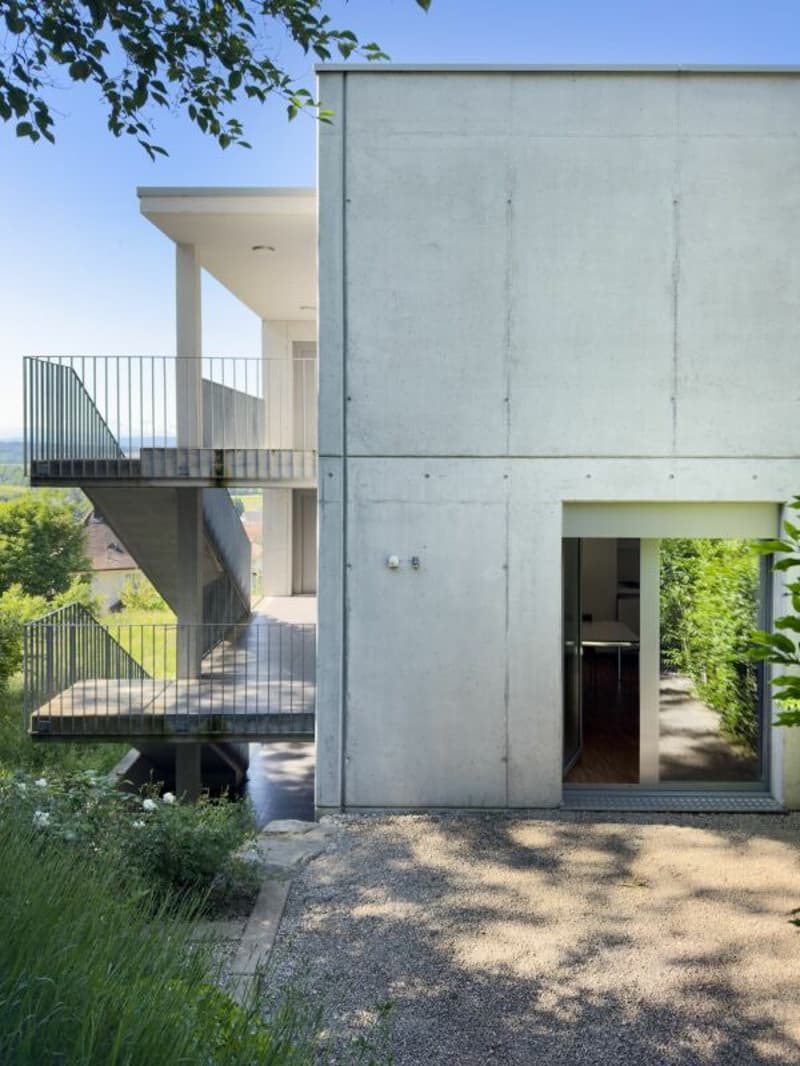 Erstklassige 4.5-Zimmer-Attikawohnung mit 2-Zimmer-Einliegerwohnung und Doppelgarage an spektakulärer Aussichtslage (32)