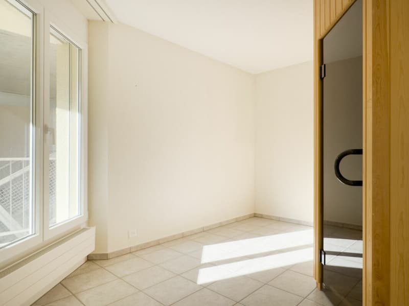 Spacious and comfortable living on one level in a sunny and unobstructed location (13)