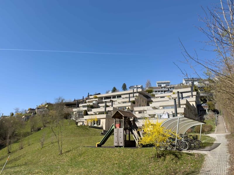 Spacious and comfortable living on one level in a sunny and unobstructed location (20)