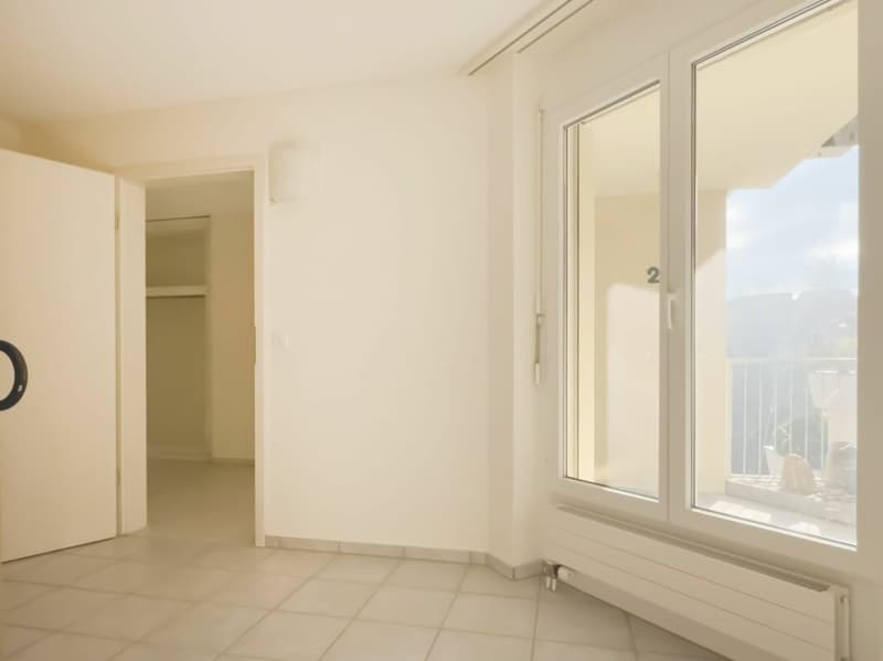 Spacious and comfortable living on one level in a sunny and unobstructed location (12)