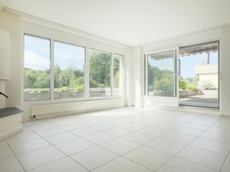 Spacious and comfortable living on one level in a sunny and unobstructed location (4)