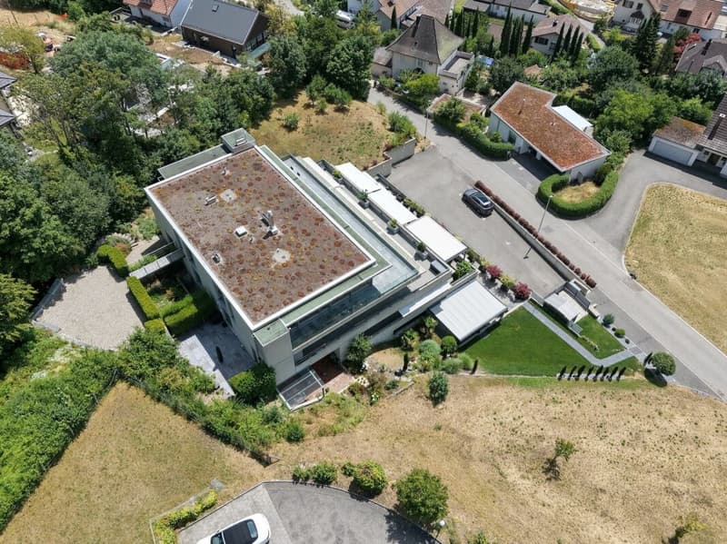 Erstklassige 4.5-Zimmer-Attikawohnung mit 2-Zimmer-Einliegerwohnung und Doppelgarage an spektakulärer Aussichtslage (35)