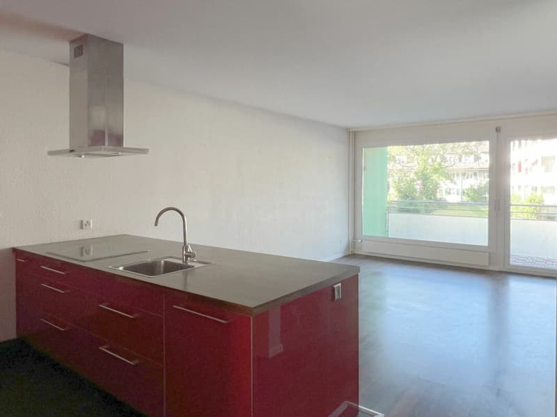 Sunny 3.5-room apartment with balcony, cellar and parking space (3)