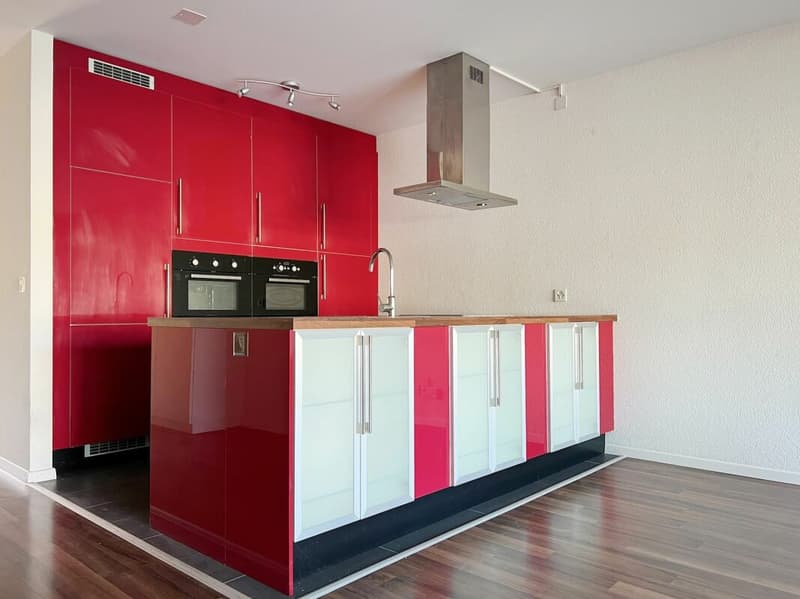 Sunny 3.5-room apartment with balcony, cellar and parking space (6)
