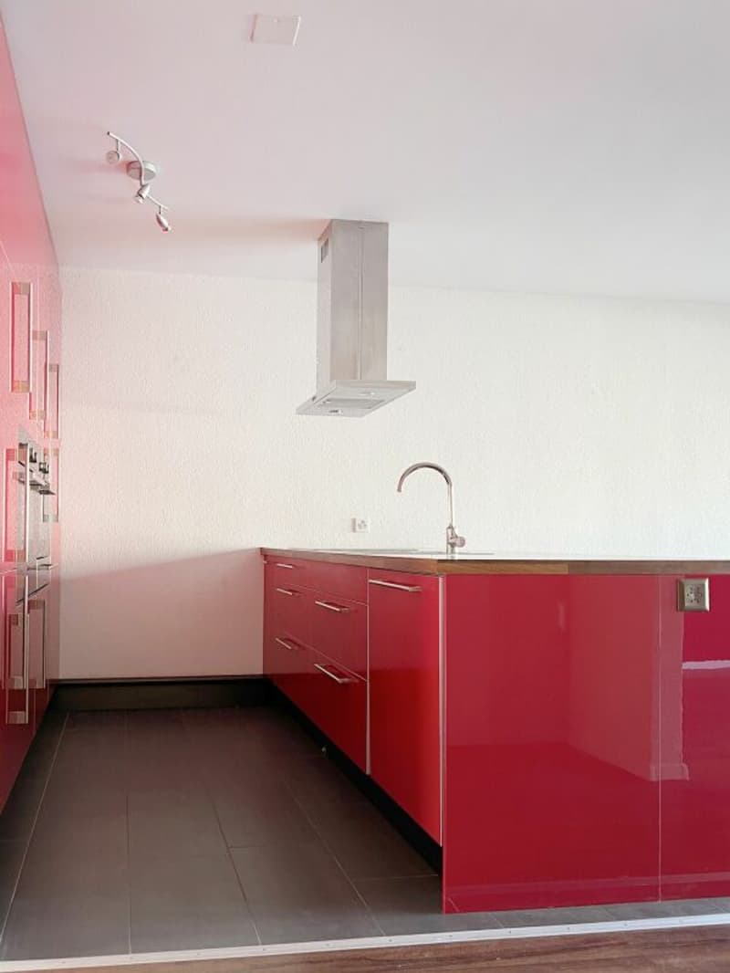 Sunny 3.5-room apartment with balcony, cellar and parking space (2)