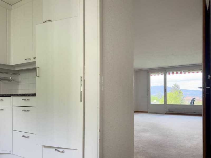 3.5-room row house, originally 4.5 rooms, with low-maintenance surroundings, single garage, and beautiful view location at the gate to the city of Thun (5)