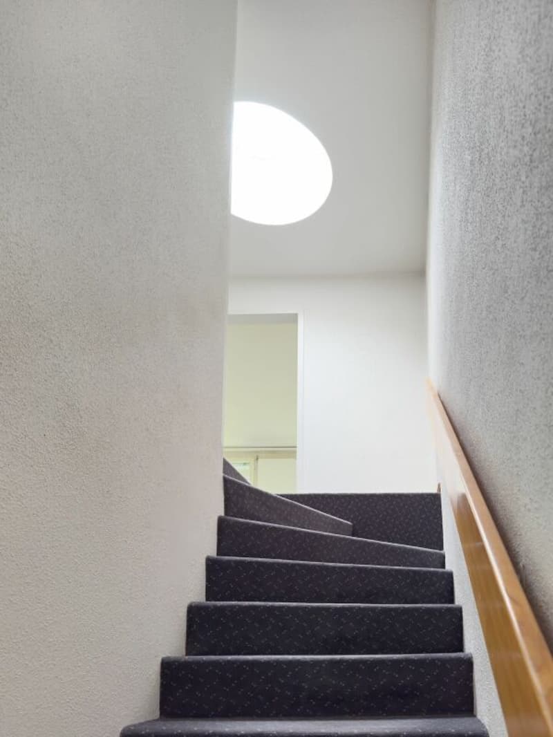 3.5-room row house, originally 4.5 rooms, with low-maintenance surroundings, single garage, and beautiful view location at the gate to the city of Thun (11)