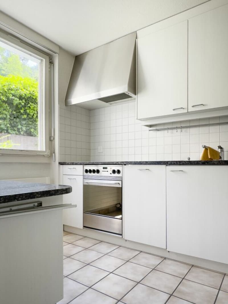 3.5-room row house, originally 4.5 rooms, with low-maintenance surroundings, single garage, and beautiful view location at the gate to the city of Thun (6)