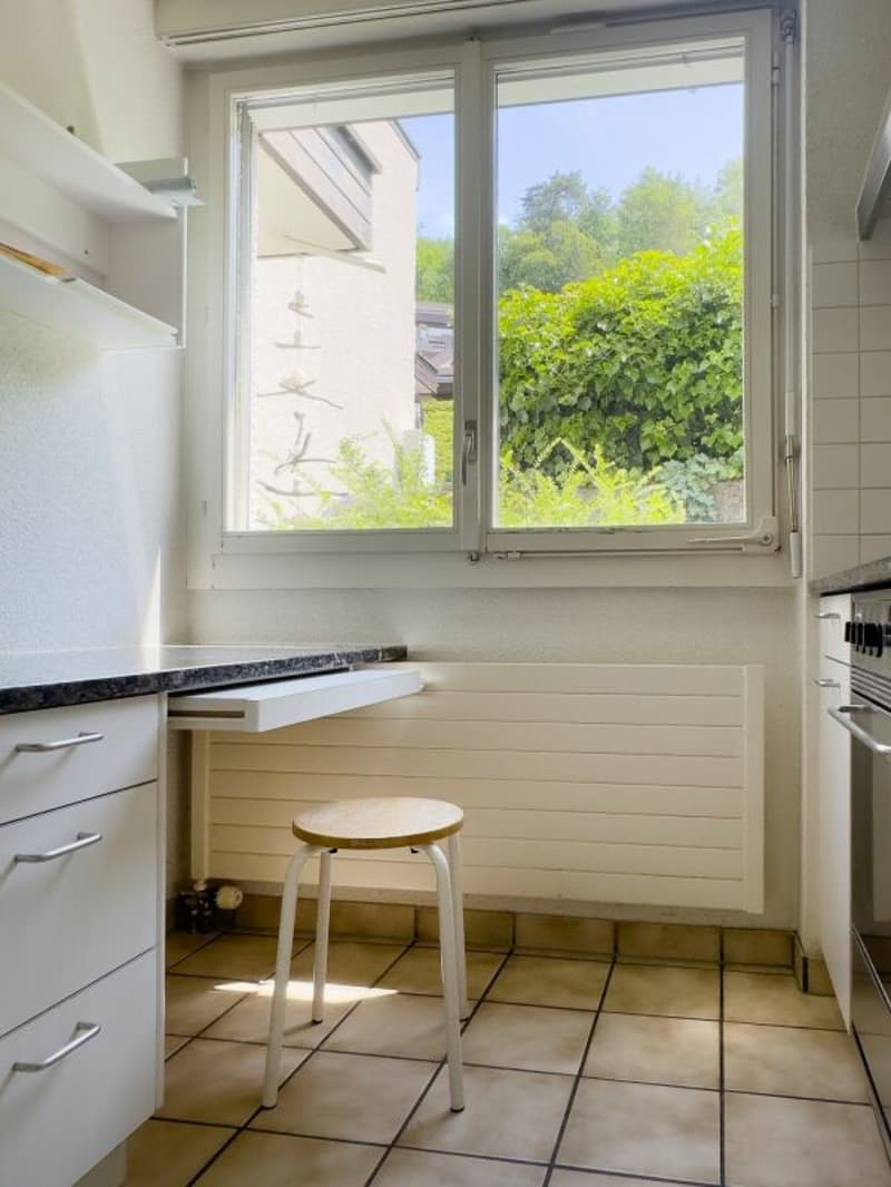 3.5-room row house, originally 4.5 rooms, with low-maintenance surroundings, single garage, and beautiful view location at the gate to the city of Thun (7)