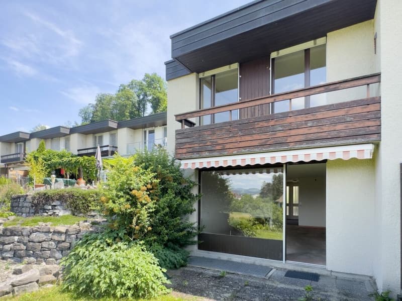 3.5-room row house, originally 4.5 rooms, with low-maintenance surroundings, single garage, and beautiful view location at the gate to the city of Thun (2)