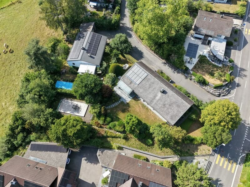 Freistehendes 7-Zimmer-Einfamilienhaus mit luxuriösem Wintergarten, schönem Umschwung und Aussenschwimmbad (4)