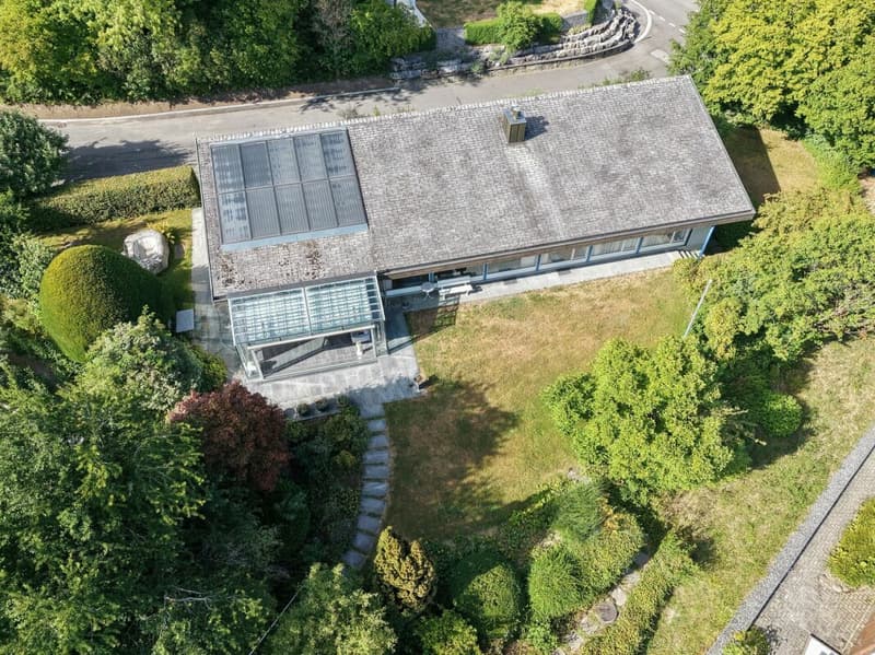 Freistehendes 7-Zimmer-Einfamilienhaus mit luxuriösem Wintergarten, schönem Umschwung und Aussenschwimmbad (3)