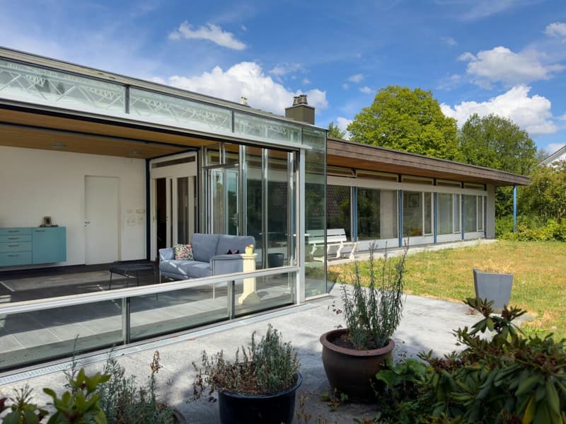 Freistehendes 7-Zimmer-Einfamilienhaus mit luxuriösem Wintergarten, schönem Umschwung und Aussenschwimmbad (1)