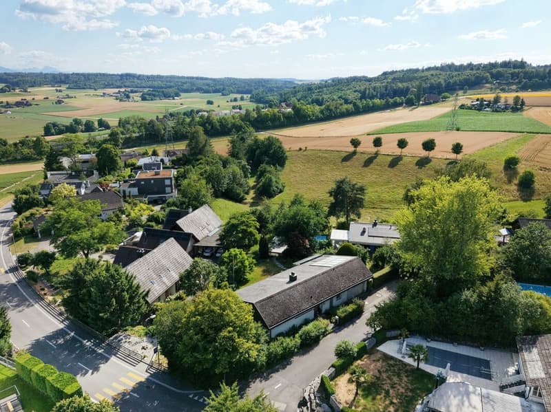 Freistehendes 7-Zimmer-Einfamilienhaus mit luxuriösem Wintergarten, schönem Umschwung und Aussenschwimmbad (38)