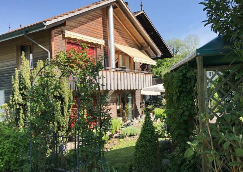 Casa semidetached di 4,5 locali in una meravigliosa zona residenziale a Burgdorf (2)
