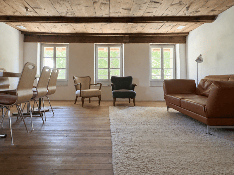 Modern ausgebaute 2.5-Zimmer-Duplexwohnung mit einzigartiger Wohnqualität, gemütlicher Loggia, Einstellhallenplatz und vielfältigen Annehmlichkeiten im Schlosspark (12)