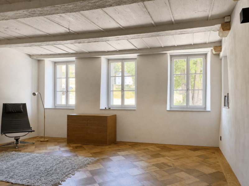 Modern ausgebaute 2.5-Zimmer-Duplexwohnung mit einzigartiger Wohnqualität, gemütlicher Loggia, Einstellhallenplatz und vielfältigen Annehmlichkeiten im Schlosspark (3)